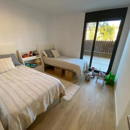 Nuevo, Equipado Y Decorado Con Estilo Palamos