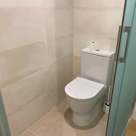 Nuevo, Equipado Y Decorado Con Estilo